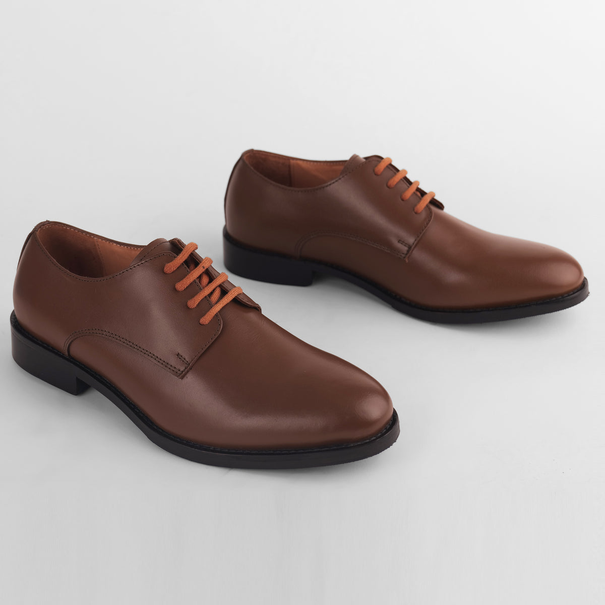 Front view of Blucher Classic Executive brown leather Blucher shoes with lace-up closure