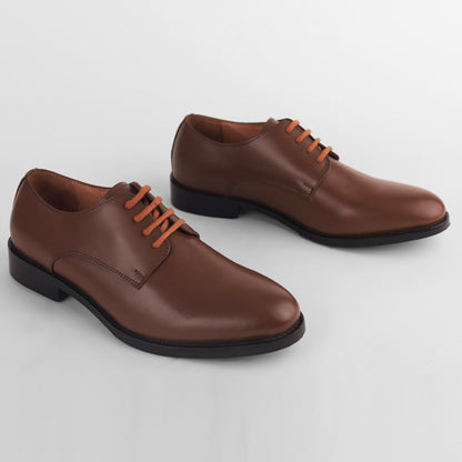Front view of Blucher Classic Executive brown leather Blucher shoes with lace-up closure